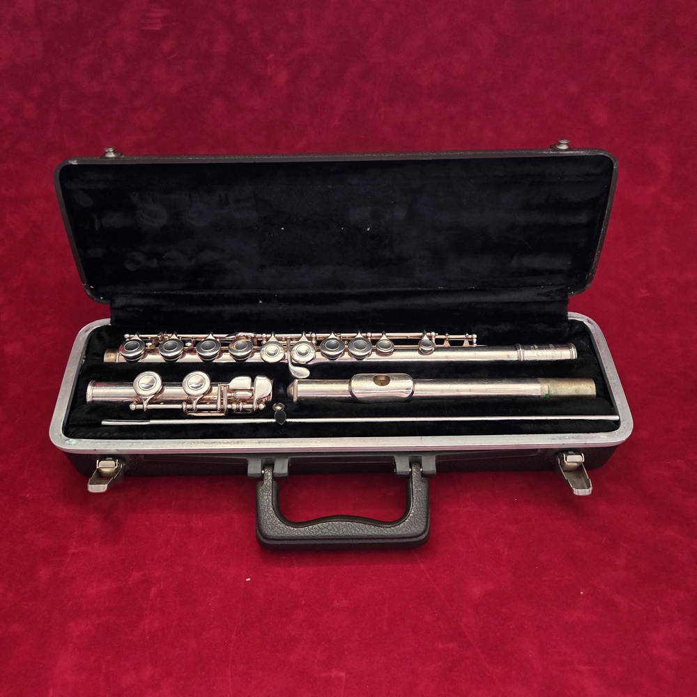 Bundy: The Selmer Compang Silver Flute with Case
